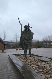 Christophorusstatue auf dem Gelände des BBW